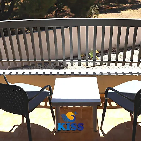 Apartman Kiss - *