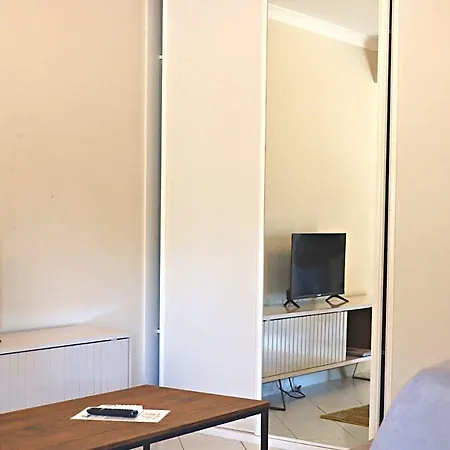 Апартаменты Kiss - *